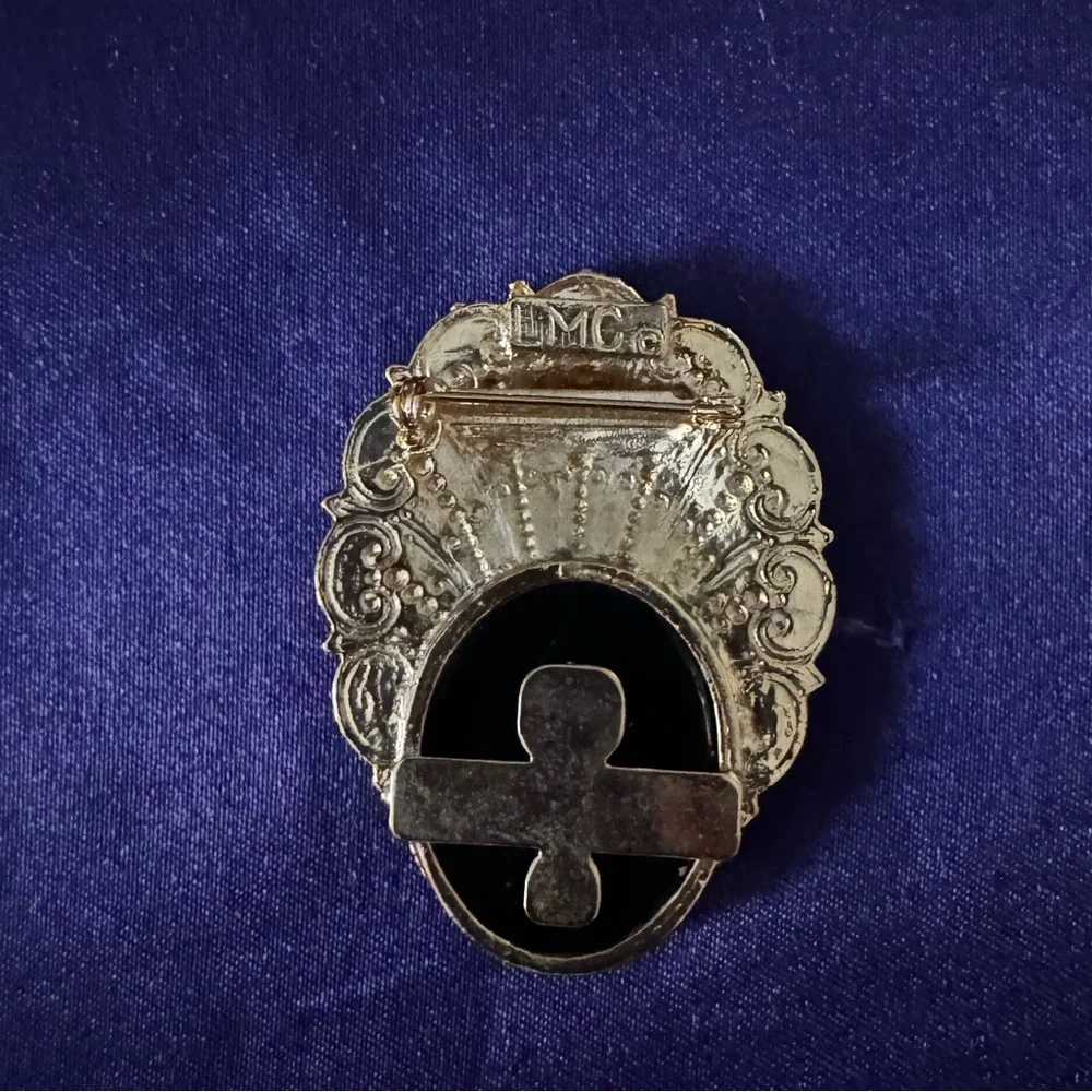 LMC Vintage Photo‎ Brooch